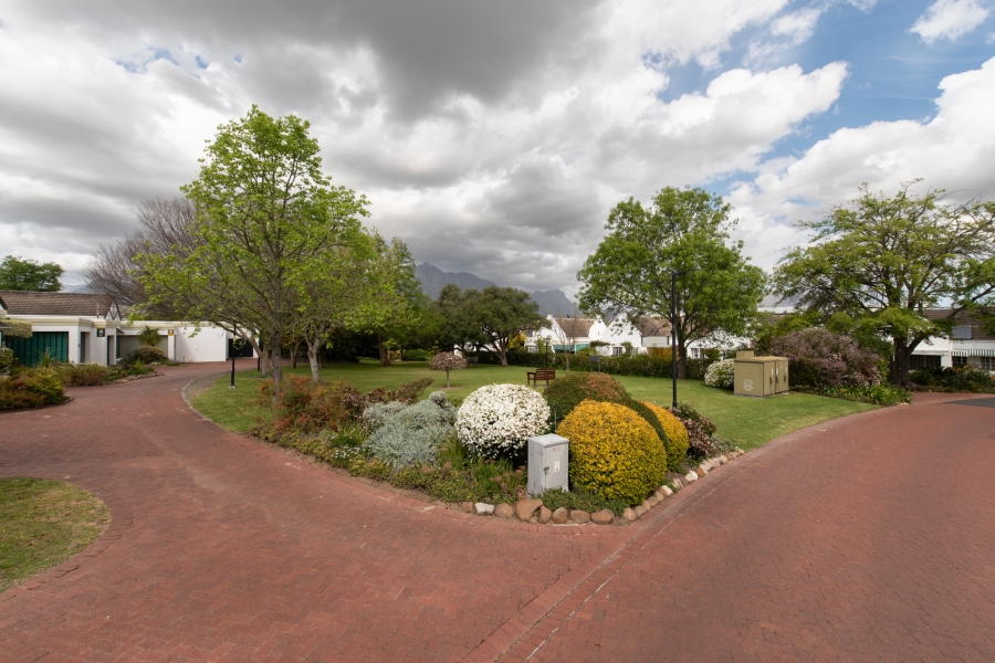 2 Bedroom Property for Sale in Onder Papegaaiberg Western Cape